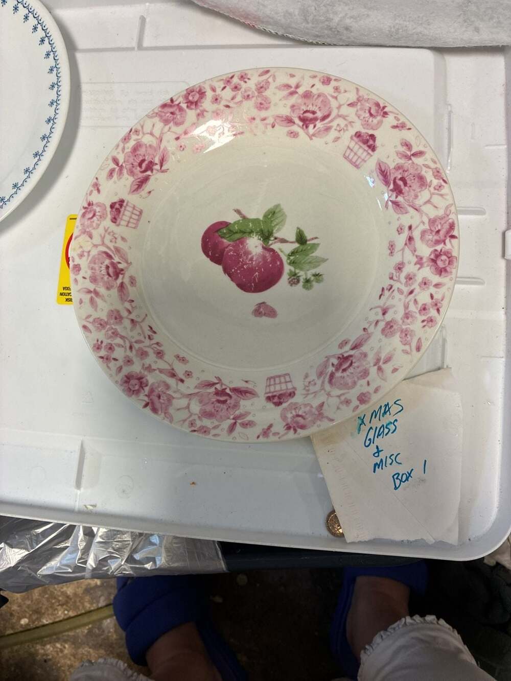 FARBERWARE Apple Pie 2112 China Apple and Pink Floral Rim Bowl Plate